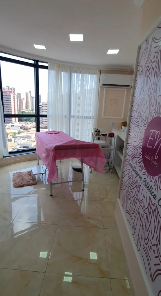 Sala de procedimento no consultório com vista de Fortaleza